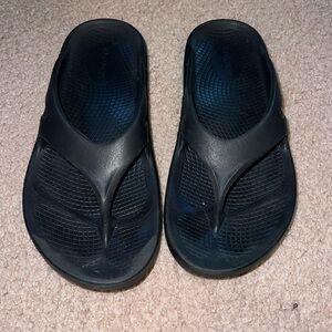 Oofos flip flops